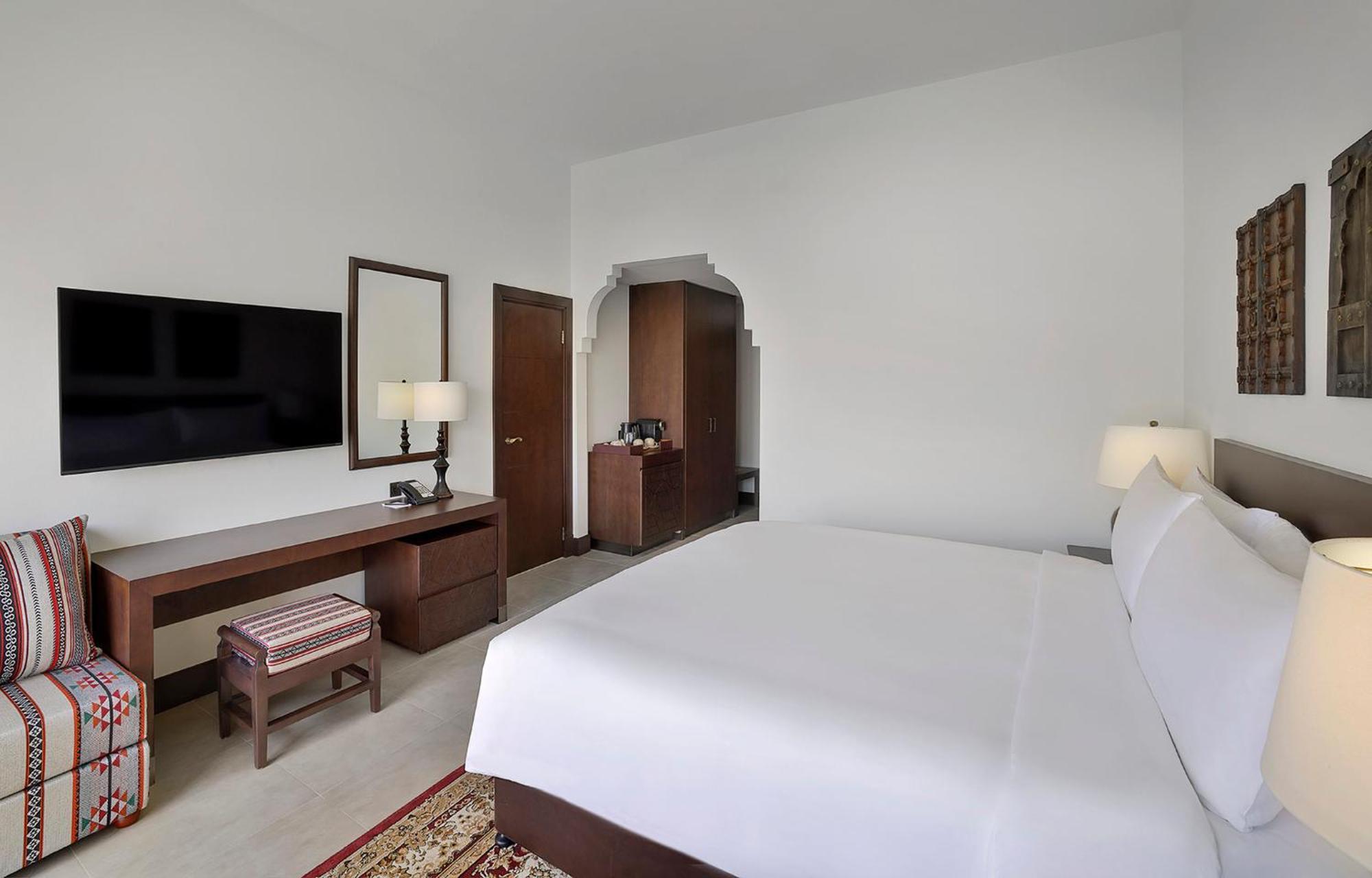 Deluxe King Room with Desert View